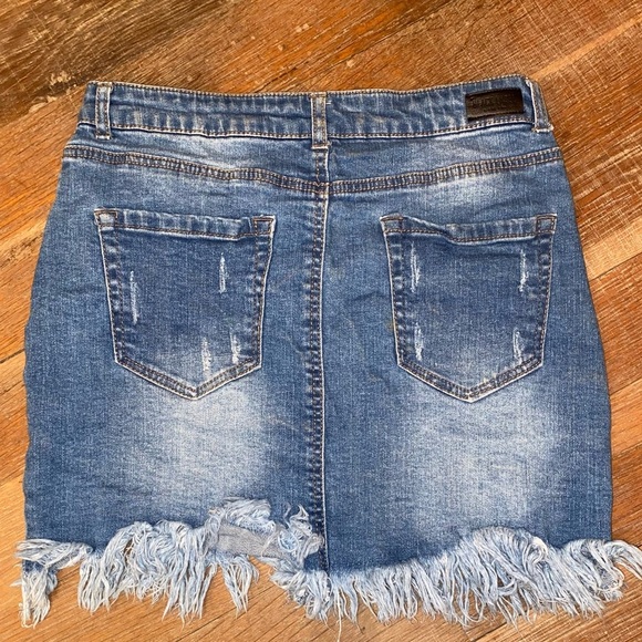 BLACK LABEL by C’EST TOI Jr. Denim Mini Skirt Frayed Hem Med Blue Wash Size LG - Picture 2 of 4